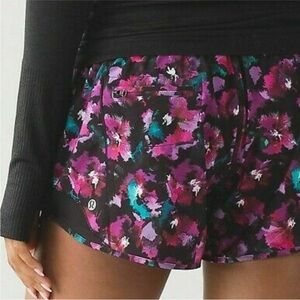 Lululemon Hotty Hot Shorts sz 8 Mini Midnight Bloom Black Deep Fuchsia Floral